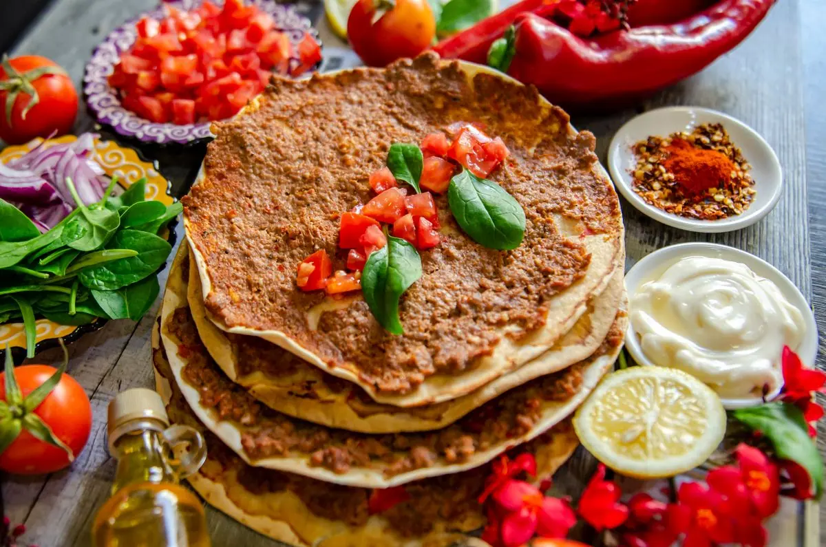 Lahmacun et mezzés